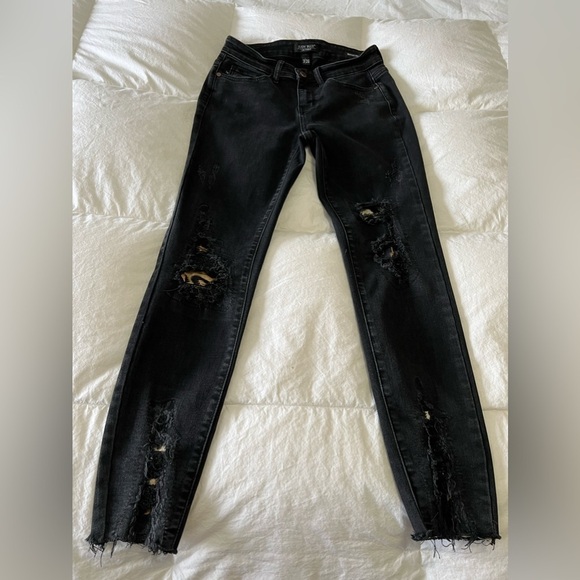 Judy Blue Denim - Judy Blue Skinny Fit Womens Size 26 Black Distressed Cheetah Mid Rise Jeans.